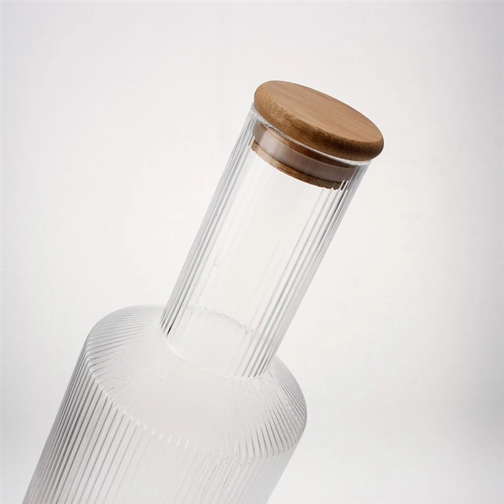 Ribbed Borosilicate Bottle With Wood Cap factory
